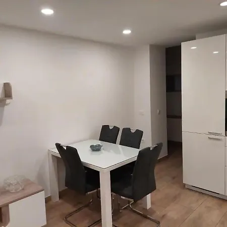 Apartment Lutikano *