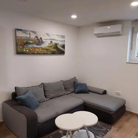 Lutikano Apartment *